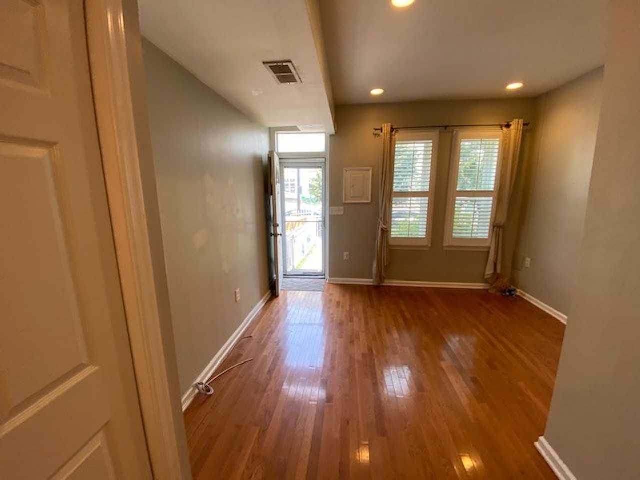 931 5th St Se ##Se - Photo 3 of 24