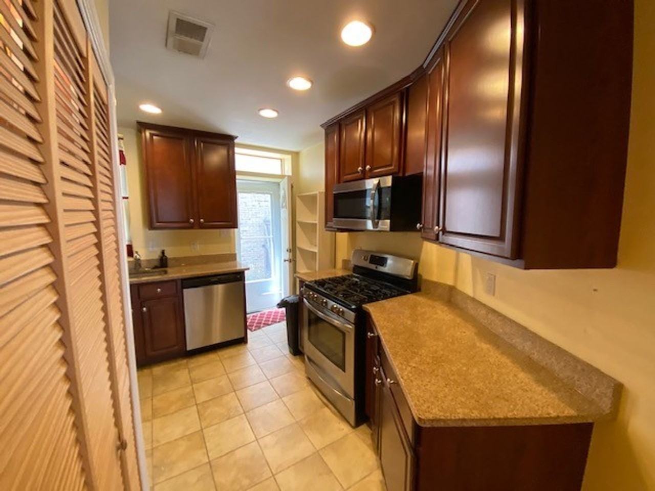 931 5th St Se ##Se - Photo 7 of 24