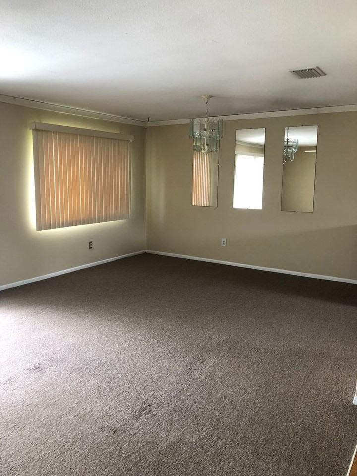 1955 Se Tiffany Ave - Photo 3 of 12