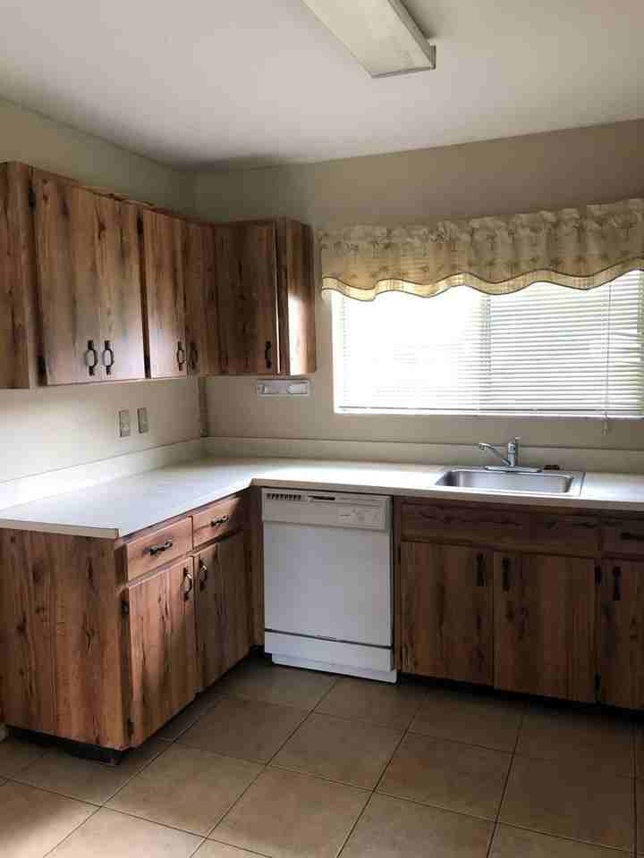 1955 Se Tiffany Ave - Photo 5 of 12