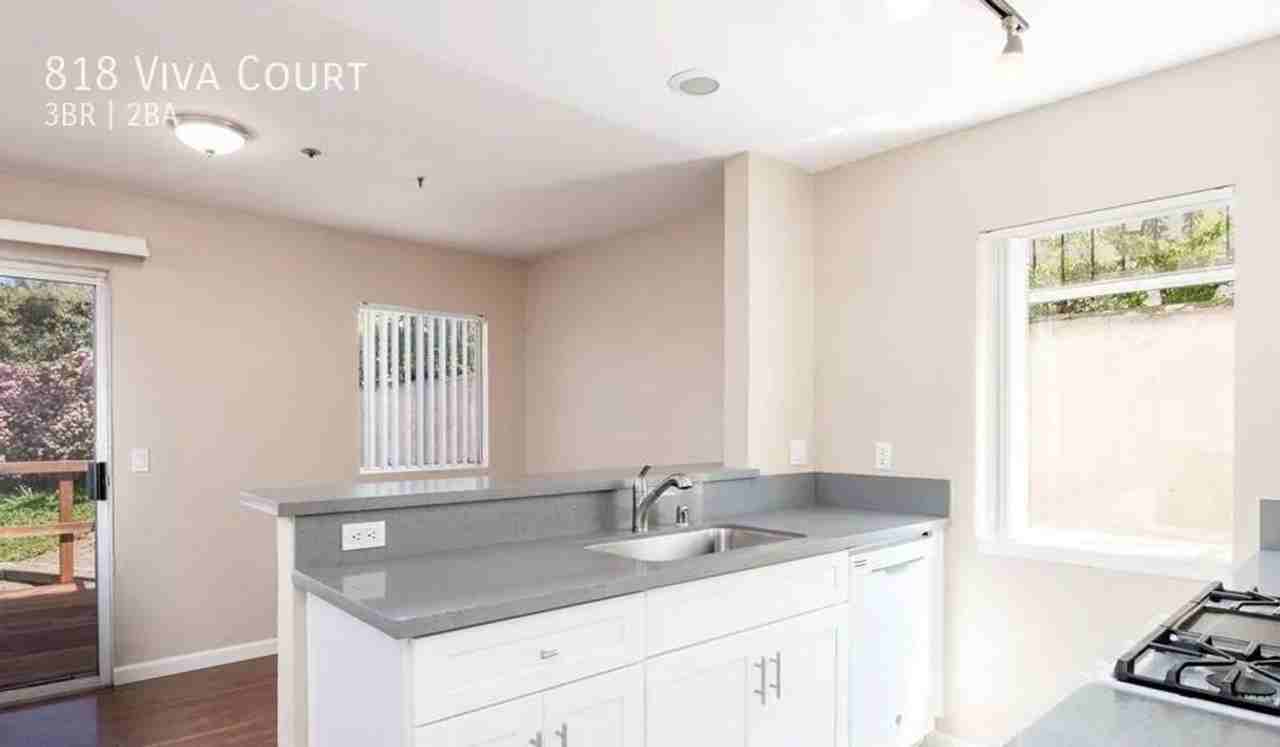 818 Viva Ct - Photo 3 of 11