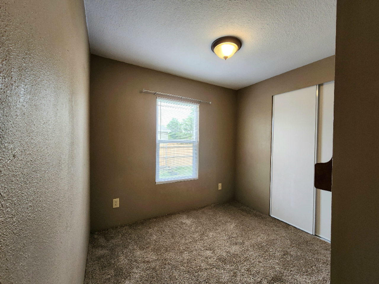 112 E Homer Dr - Photo 3 of 8