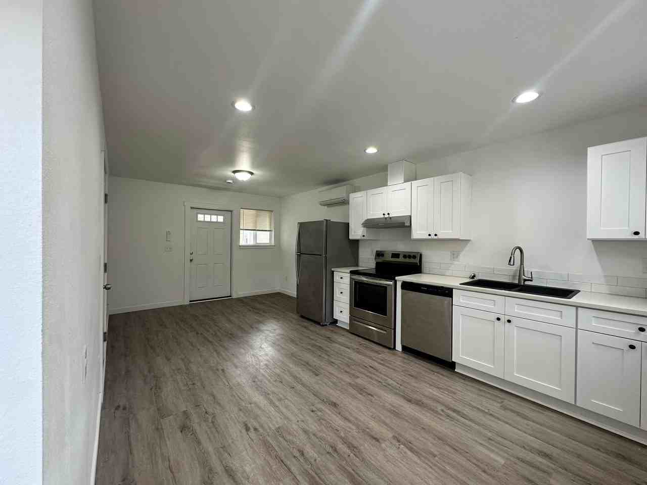 815 Sw 8th St #2 - Photo 2 of 17