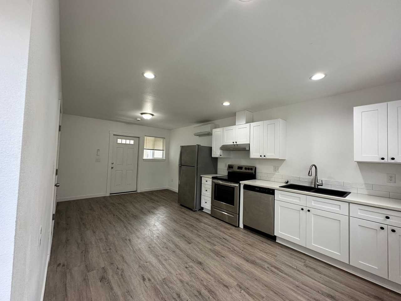 815 Sw 8th St #2 - Photo 3 of 17