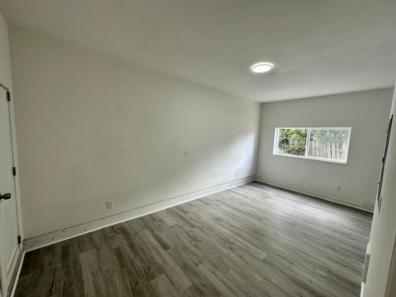 815 Sw 8th St #2 - Photo 4 of 17