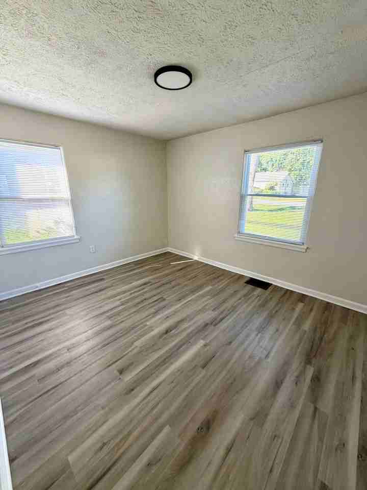 56644 Crescent Dr - Photo 3 of 6