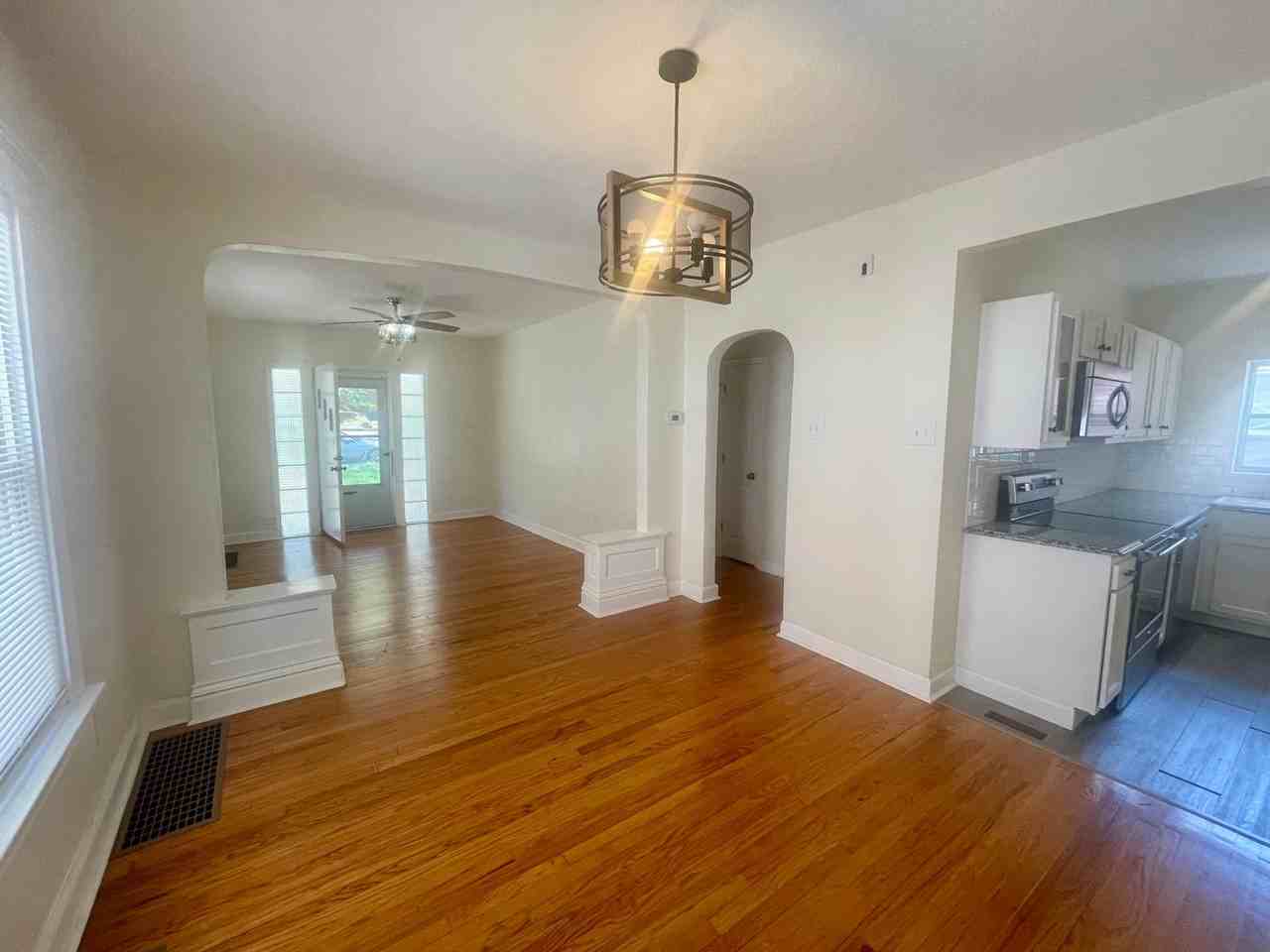 7667 Lindbergh Dr - Photo 3 of 6