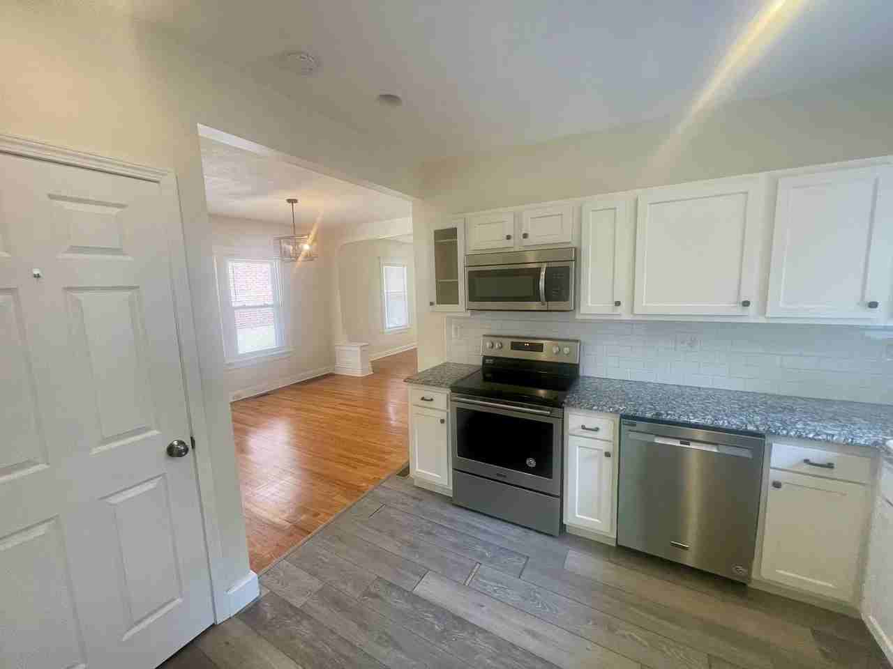 7667 Lindbergh Dr - Photo 4 of 6
