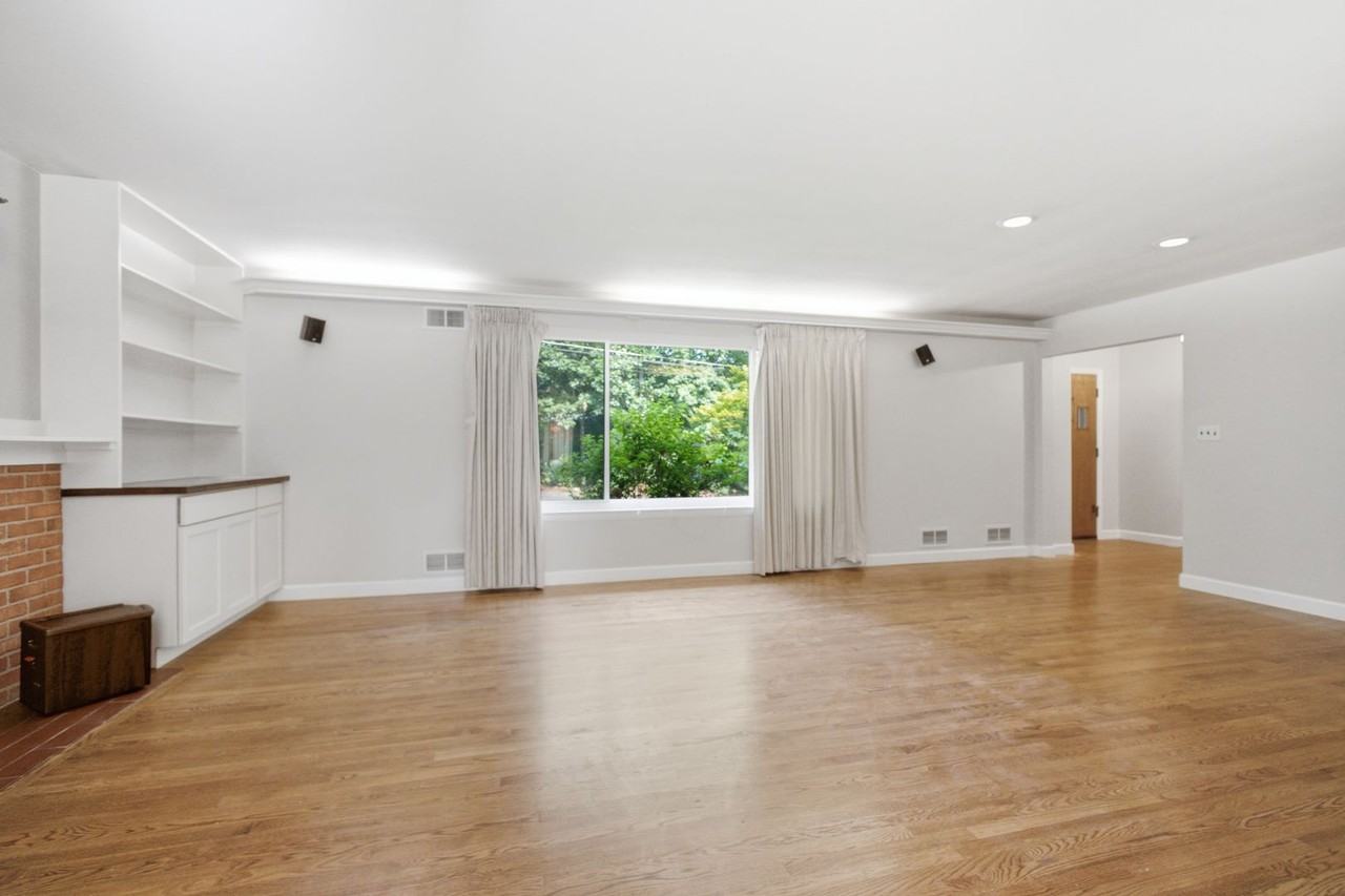 10715 Clermont Ave - Photo 6 of 30