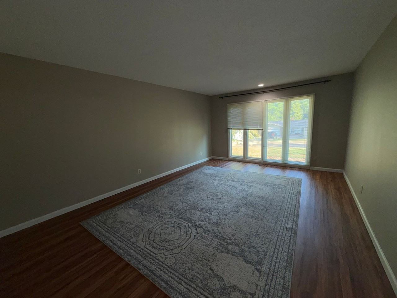 1 Nicolet Dr - Photo 7 of 22