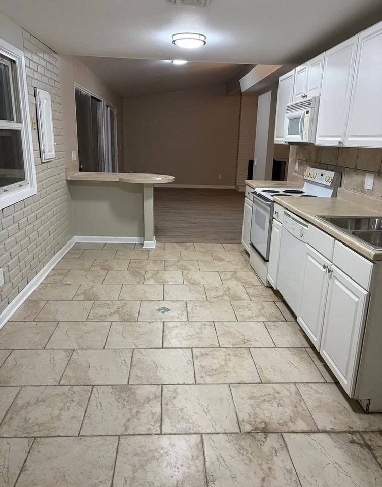 1 Country Ln - Photo 3 of 5