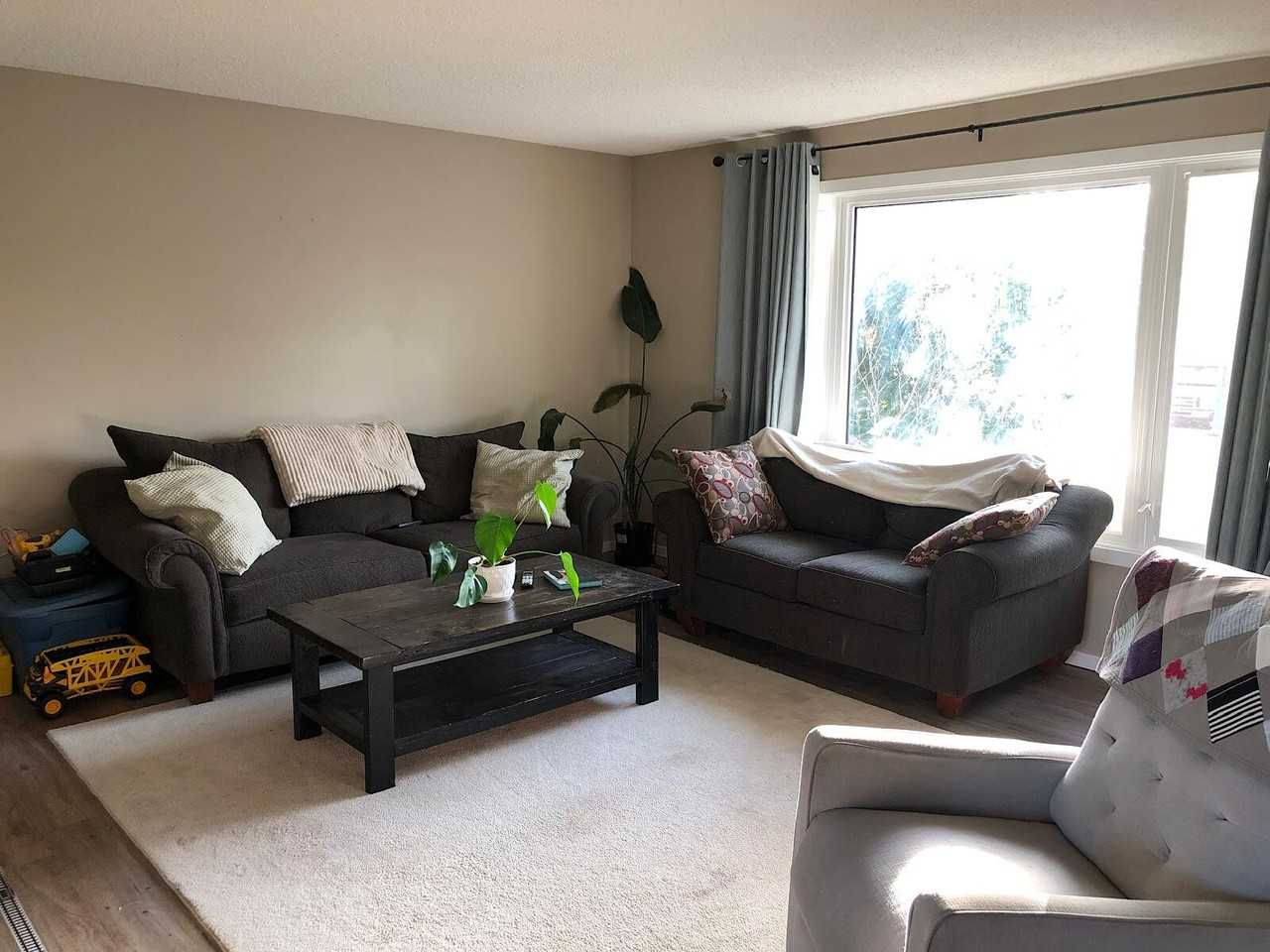 53 Cayuga Cres W - Photo 4 of 8