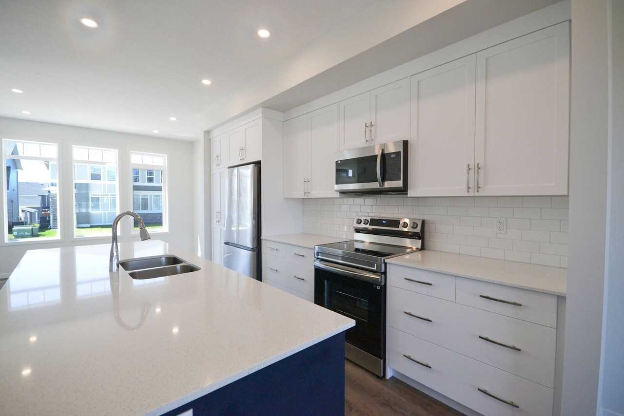 24 Iris Cres - Photo 2 of 16