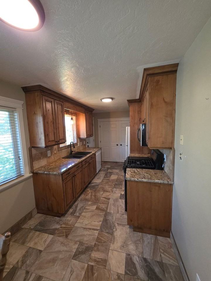 355 Kurtwood Dr - Photo 2 of 21