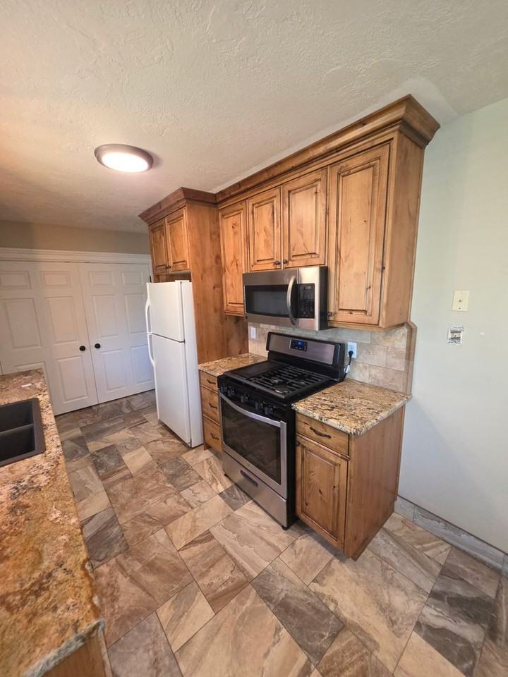 355 Kurtwood Dr - Photo 3 of 21