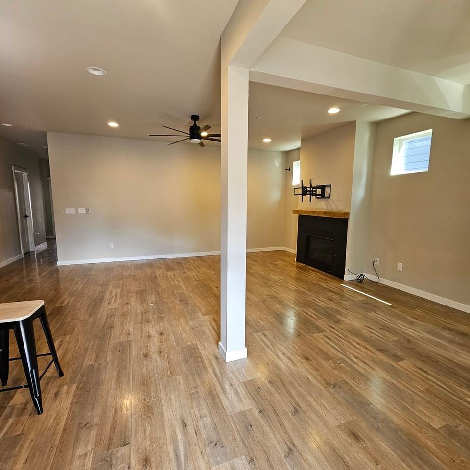 2444 Seringa Ave - Photo 5 of 21