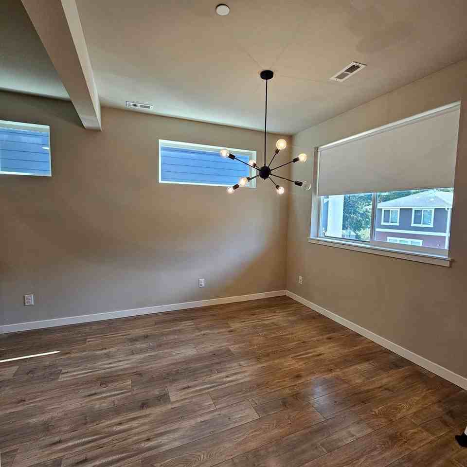 2444 Seringa Ave - Photo 6 of 21