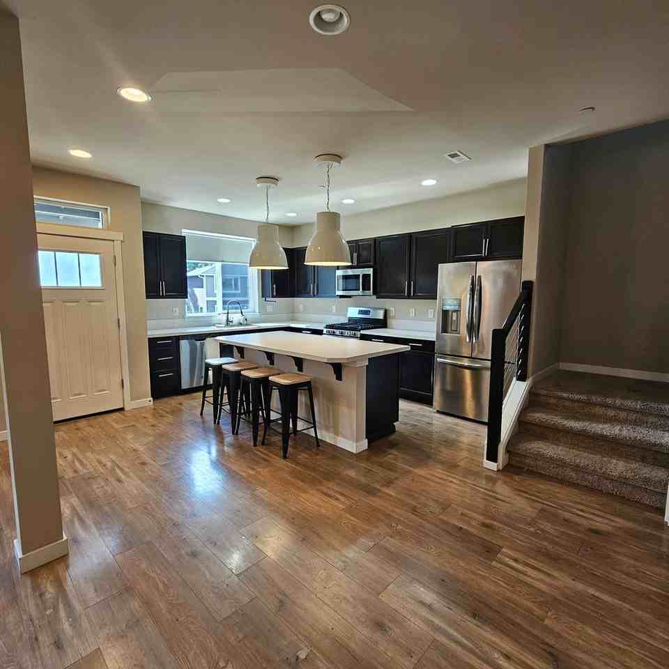 2444 Seringa Ave - Photo 7 of 21
