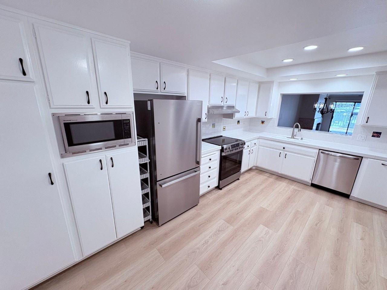 3207 Moritz Dr - Photo 2 of 33