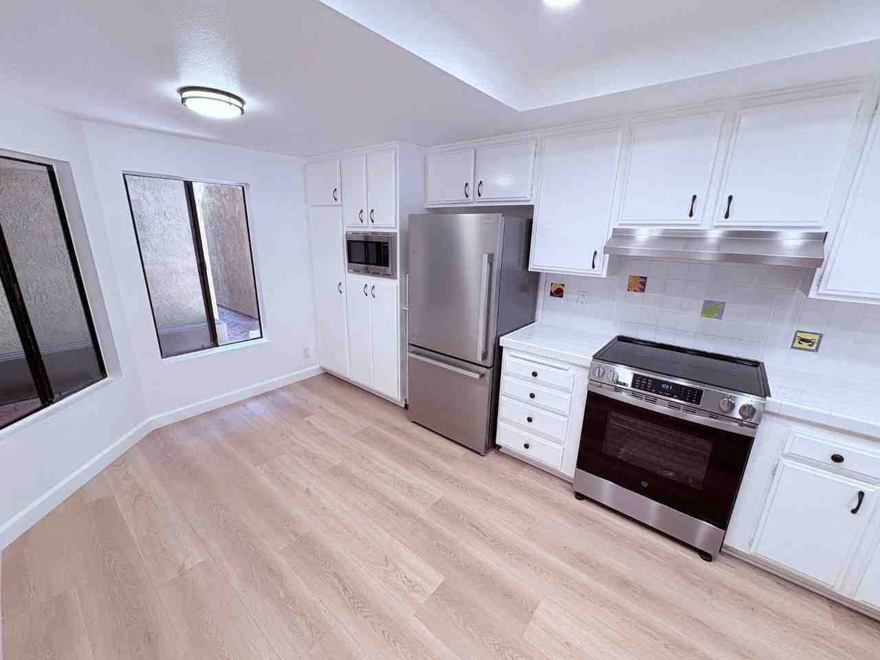 3207 Moritz Dr - Photo 4 of 33