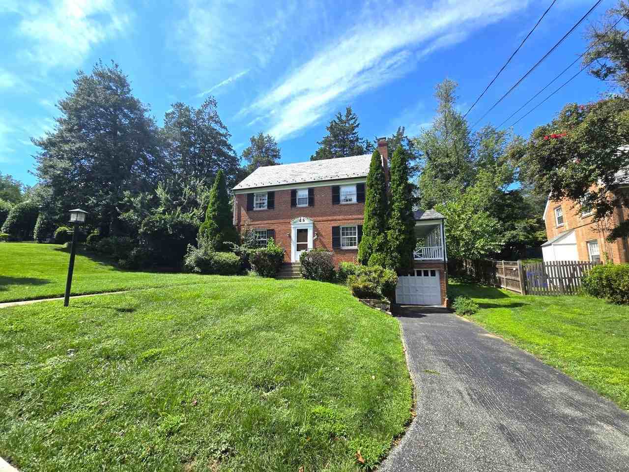 9422 Locust Hill Rd - Photo 3 of 36