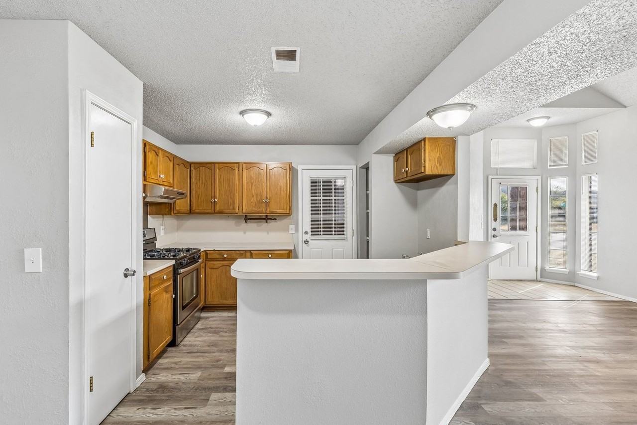 6101 Se 85th St - Photo 4 of 13