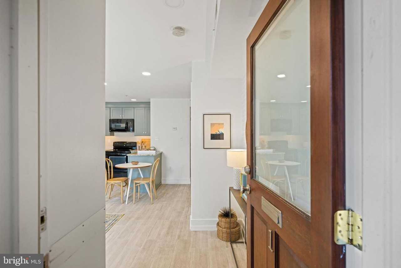 1237 Kenyon St Nw #1 - Photo 4 of 22