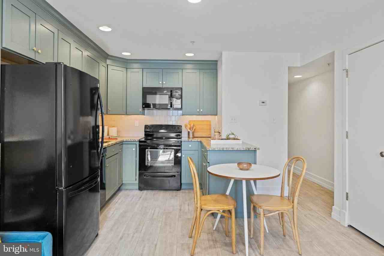 1237 Kenyon St Nw #1 - Photo 7 of 22