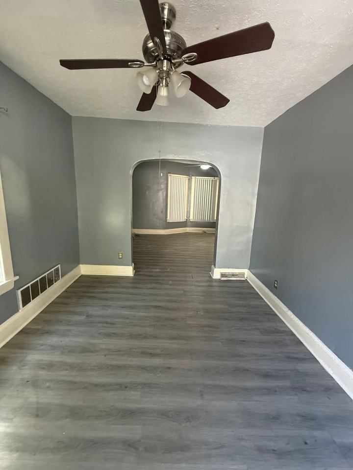 8817 Blaine Ave - Photo 3 of 8