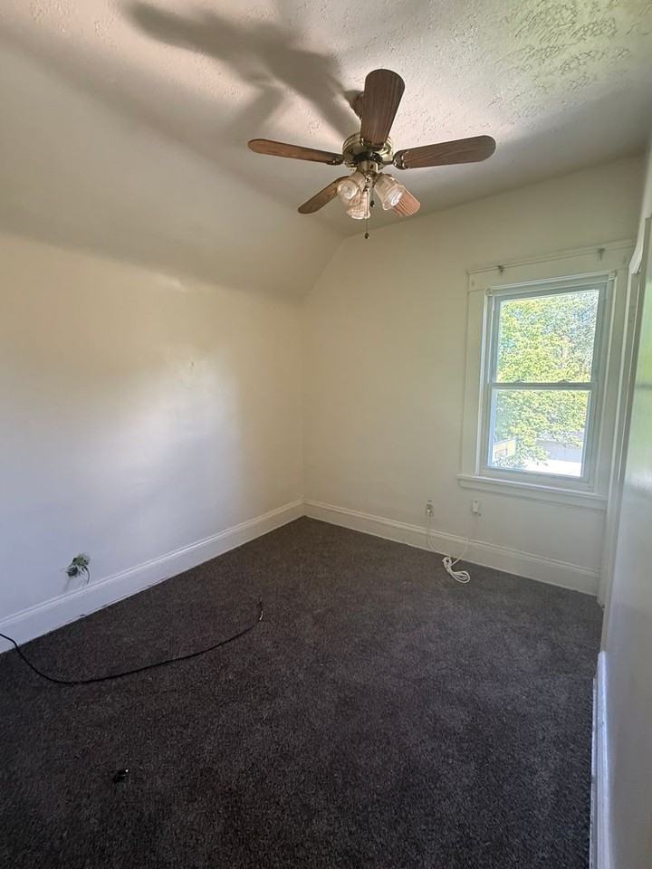 8817 Blaine Ave - Photo 5 of 8