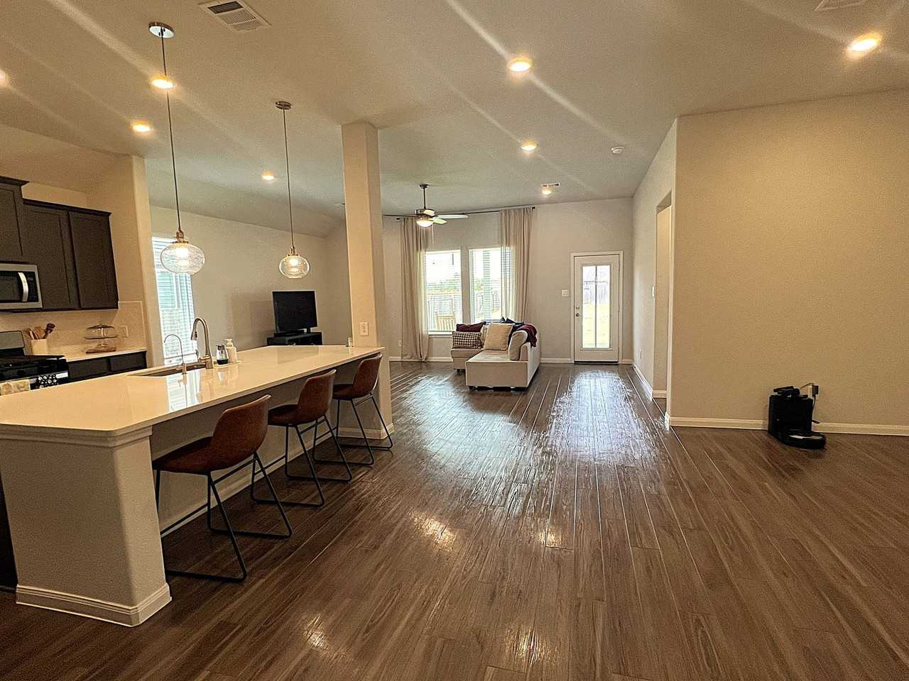 3040 Chestnut Ln - Photo 3 of 36