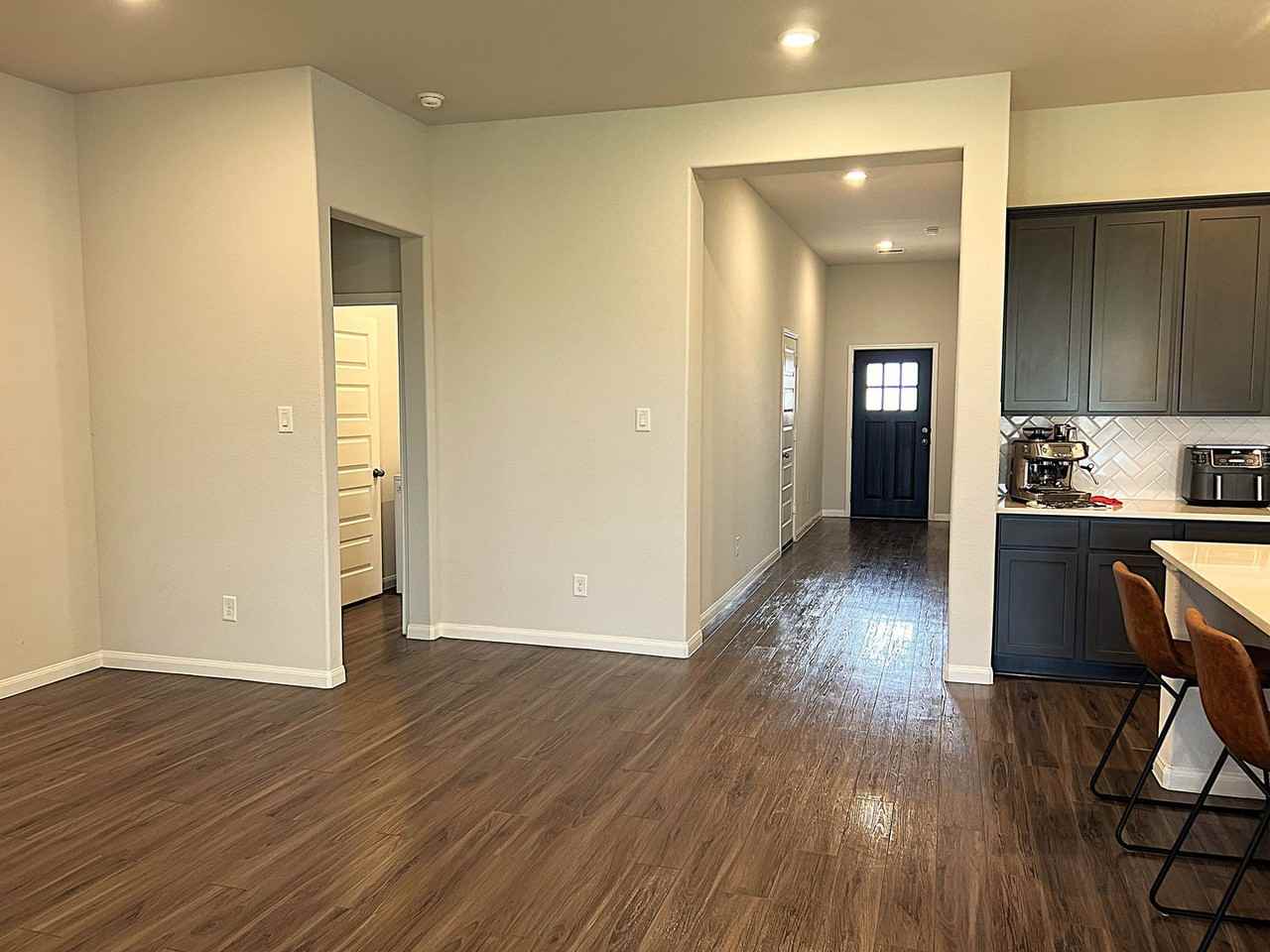 3040 Chestnut Ln - Photo 4 of 36