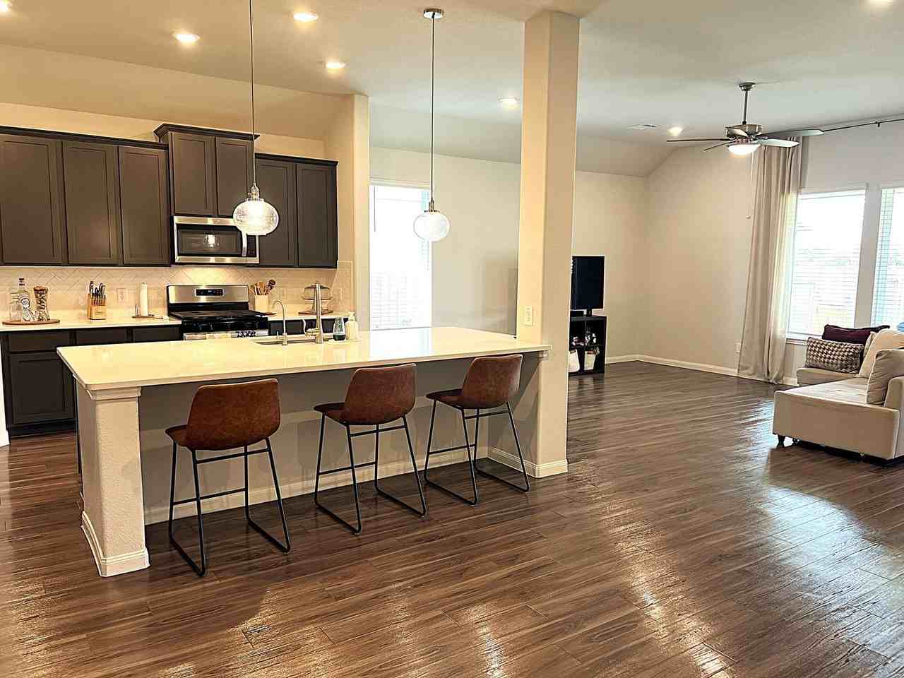 3040 Chestnut Ln - Photo 6 of 36
