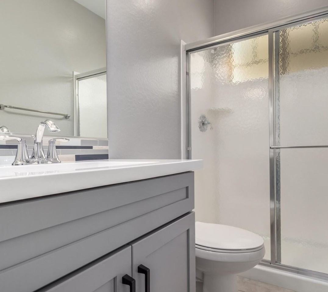 1099 N 70th Way - Photo 5 of 29