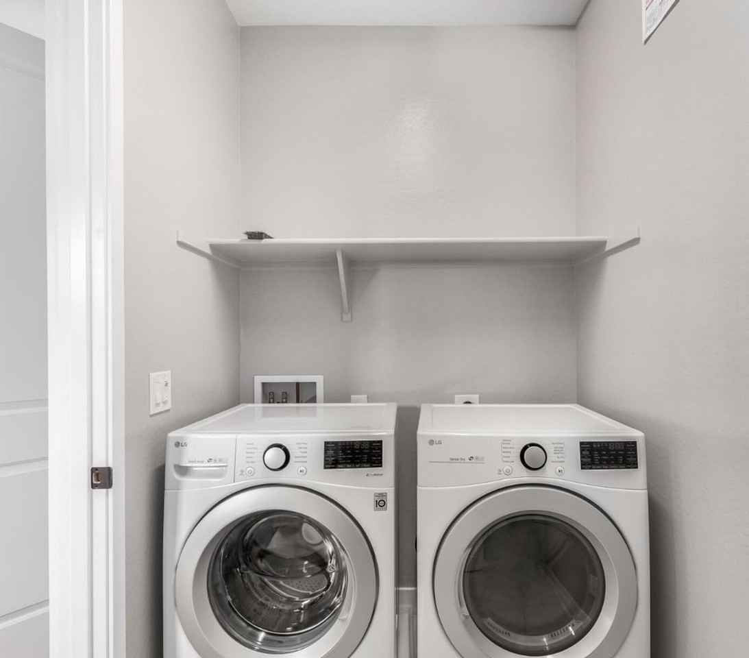 1099 N 70th Way - Photo 6 of 29