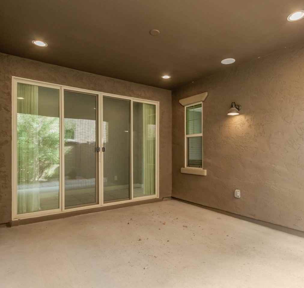 1099 N 70th Way - Photo 7 of 29