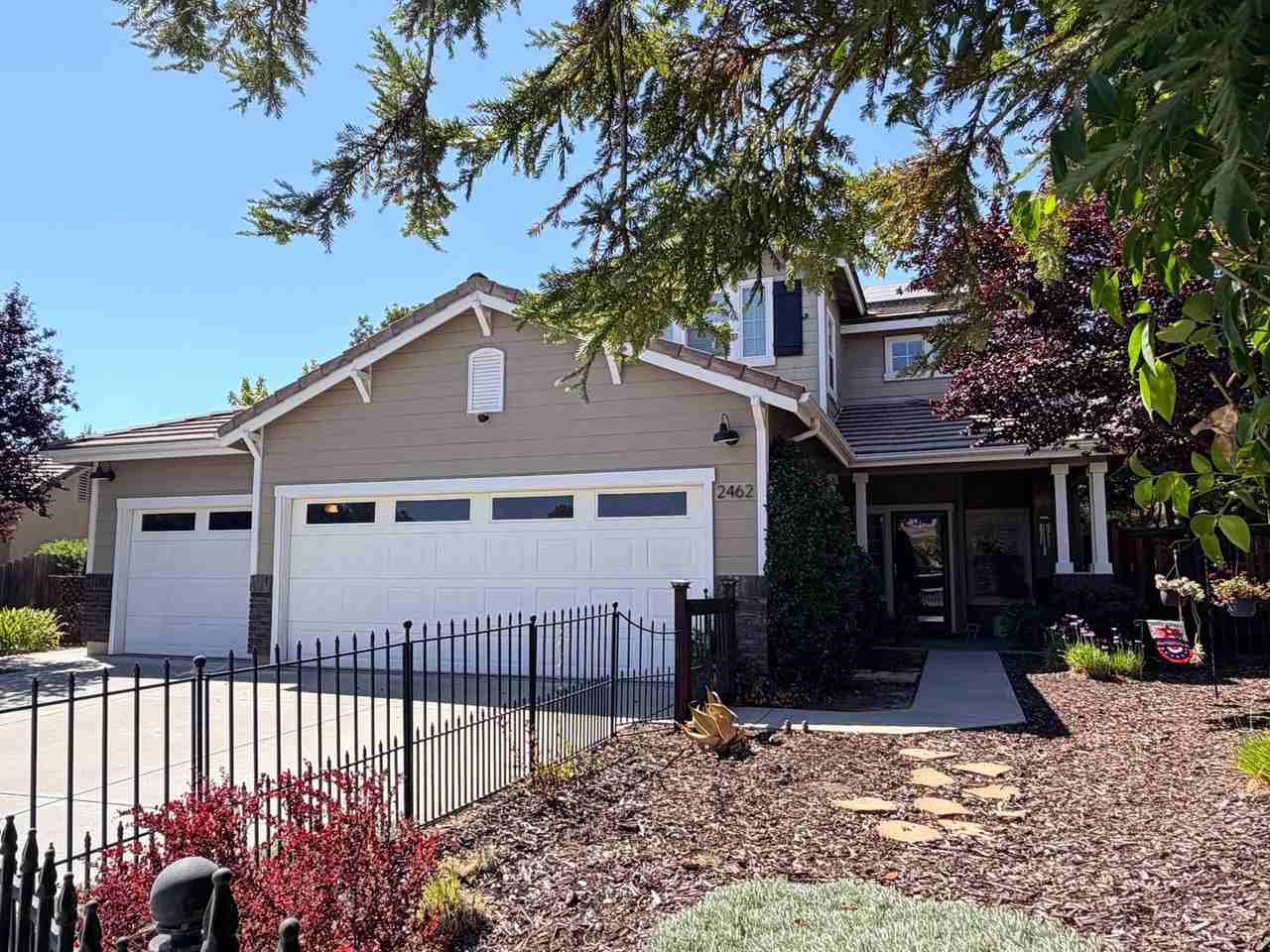 2462 Winding Brook Rd - Photo 4 of 50