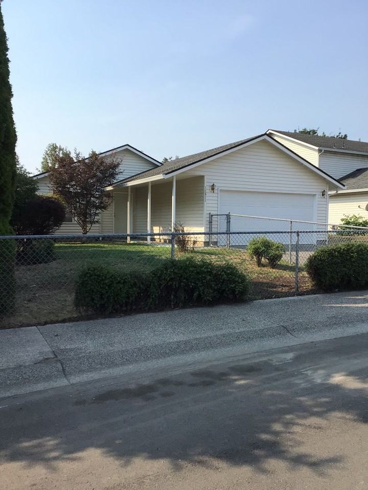 16511 Ne 21st St - Photo 2 of 17