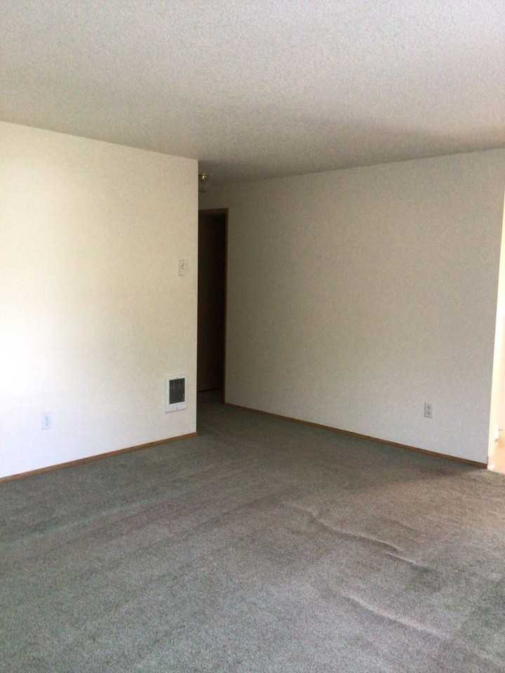 16511 Ne 21st St - Photo 4 of 17