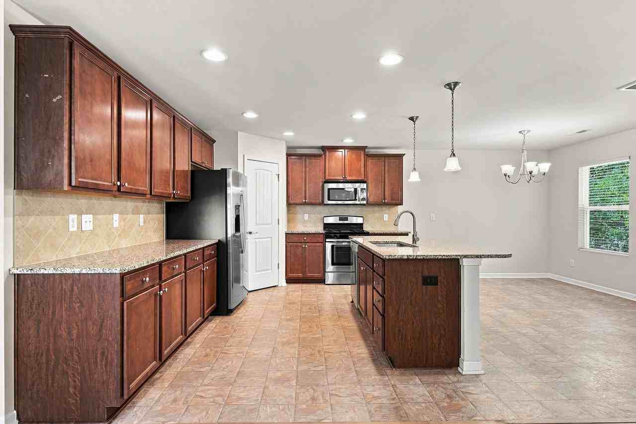 8147 Feldwig Pl - Photo 7 of 31