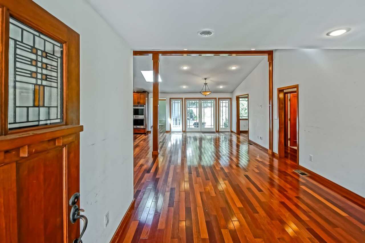 1813 N Meadows Ave - Photo 5 of 26