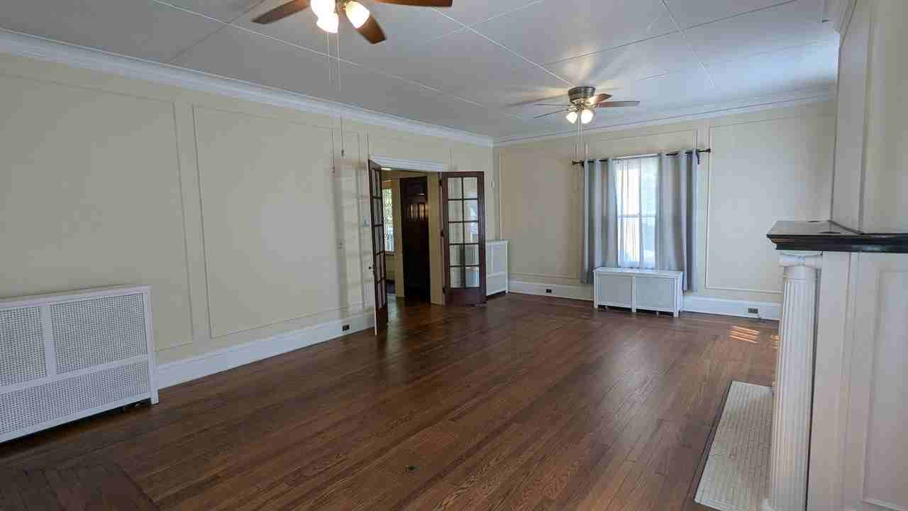 303 4th St Ne - Photo 3 of 37