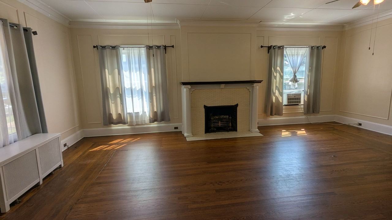 303 4th St Ne - Photo 4 of 37