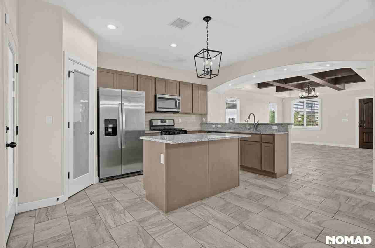 13632 Blackburn Ave - Photo 2 of 23
