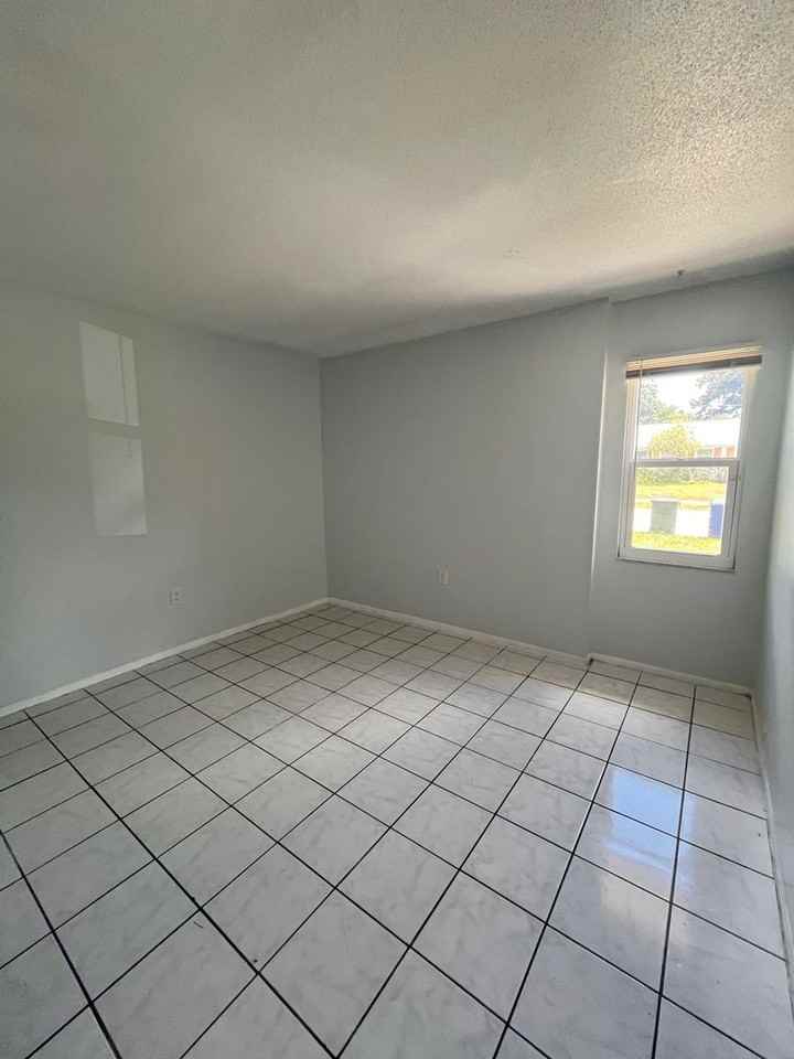 6947 Brentford Rd - Photo 2 of 24