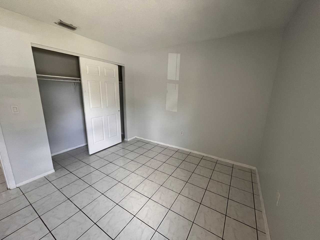 6947 Brentford Rd - Photo 3 of 24