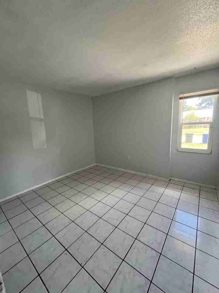 6947 Brentford Rd - Photo 5 of 24