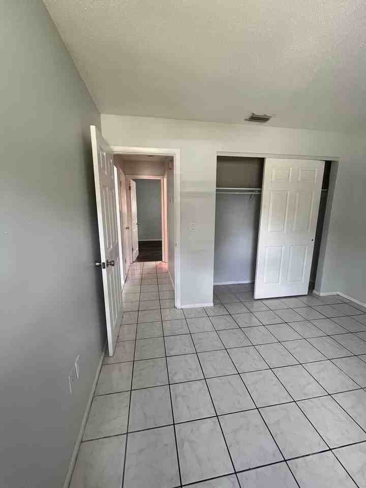 6947 Brentford Rd - Photo 6 of 24