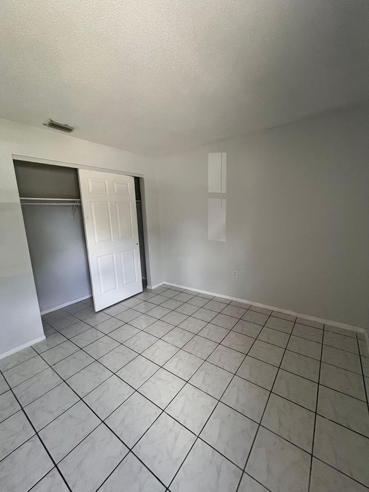 6947 Brentford Rd - Photo 7 of 24