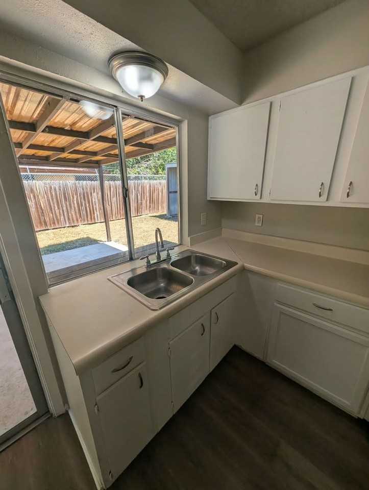 6807 Blue Lake Dr - Photo 2 of 27